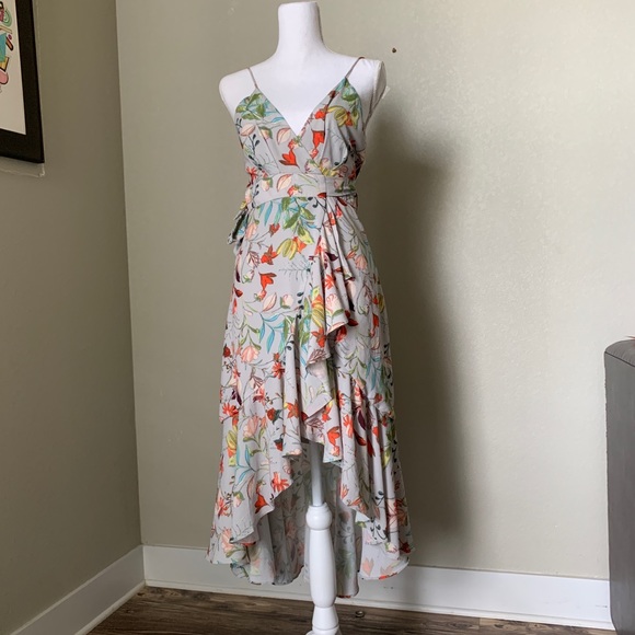 essue Dresses & Skirts - Essue floral wrap dress